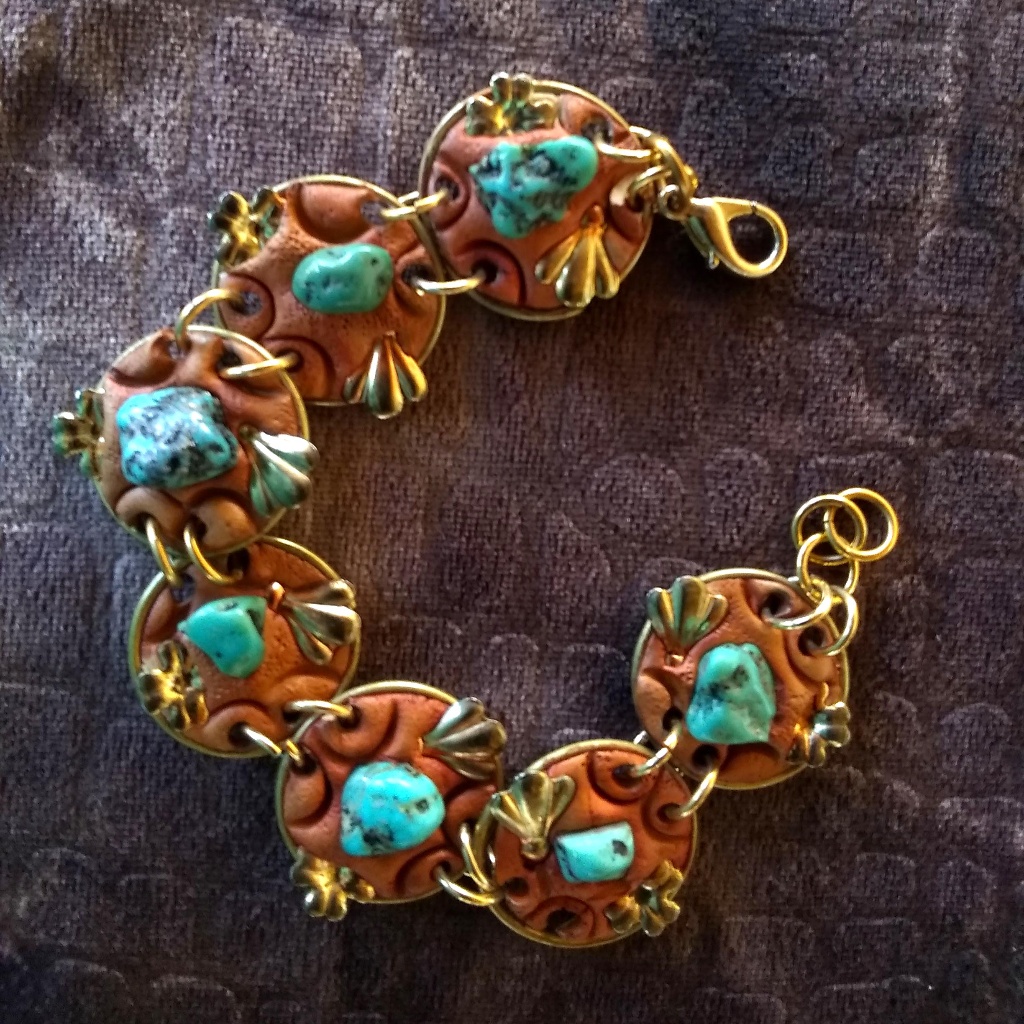 Vintage Rare Green Turquoise In Clay/Gold Bracelet